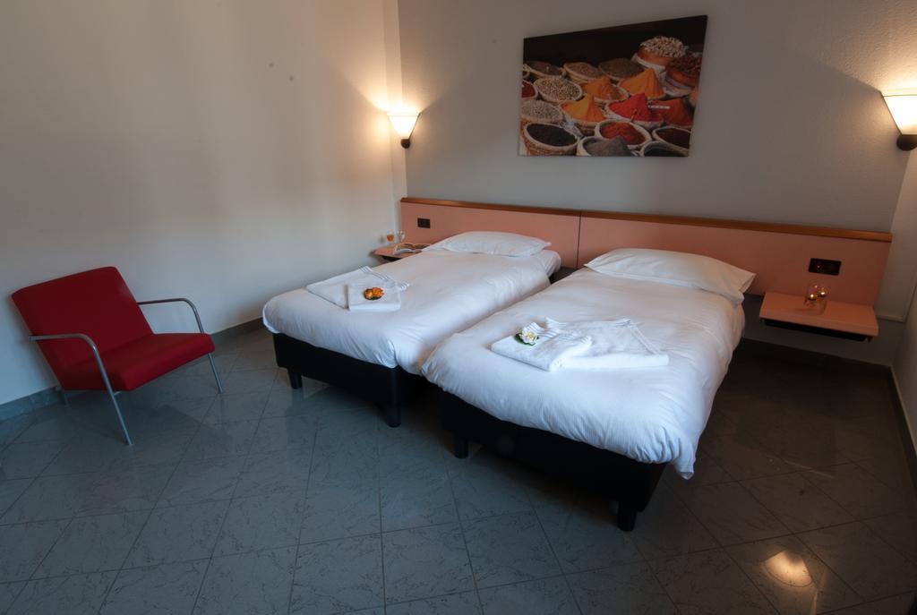 Hotel Bahnhof Haus Chiasso Eksteriør billede
